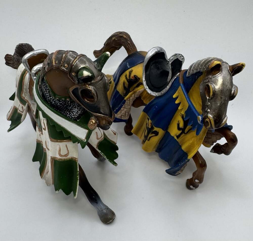 Lot of 2 Schleich Armored Knights Horses Tournament War Horse Figures 2003 2005